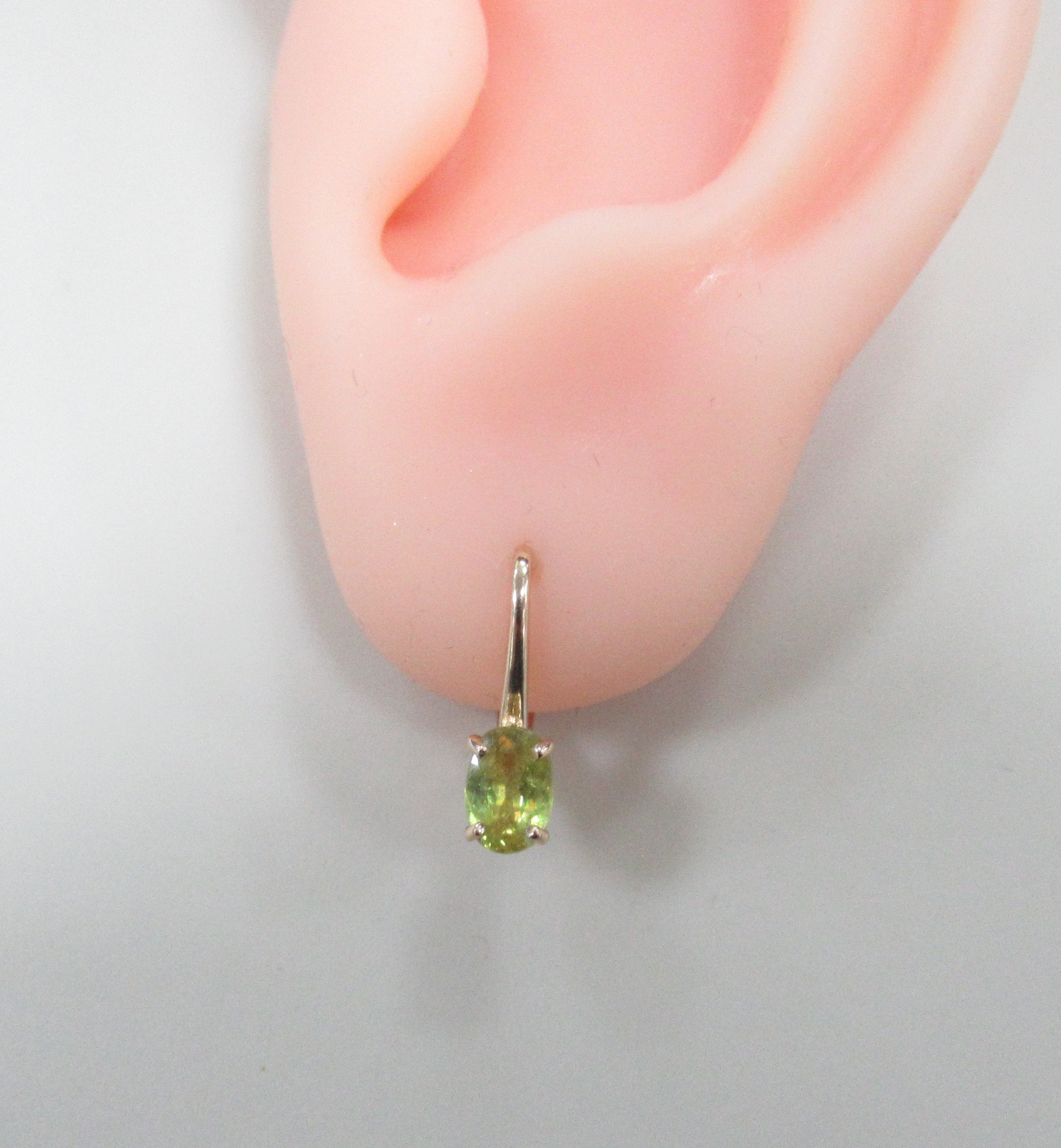 Серьги из золота со сфеном